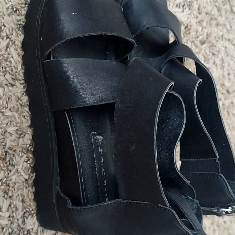 Black sandels
